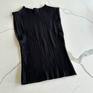 Pleaded sleeveless Zara top size small
